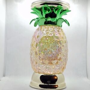 [Bath & Body Works] NWT PINEAPPLE GLITTER WATER-GLOBE LIGHT UP CANDLE
HOLDER
